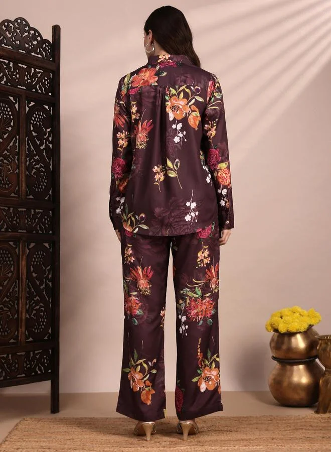 جلو باص طقم قميص بياقة مطبوع بزهور وبنطلون